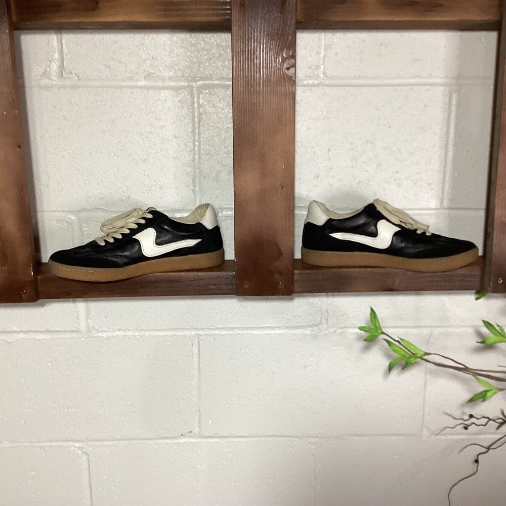 Dolce Vita Notice Sneakers | Size 7.5 | Black | Excellent